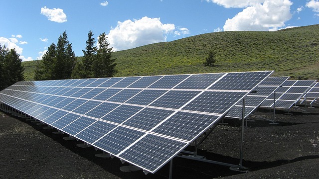 solar-panel-array-1591350_640